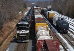 CSX K042 makes its way thru the former Reading yard